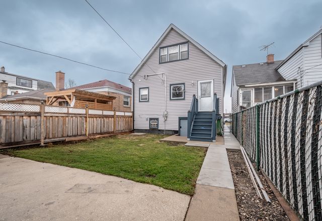 3024 East Avenue, Berwyn, IL 60402