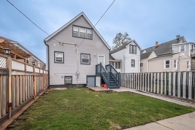 3024 East Avenue, Berwyn, IL 60402