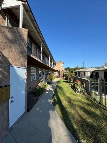 2444 Pacific, Long Beach, CA 90806