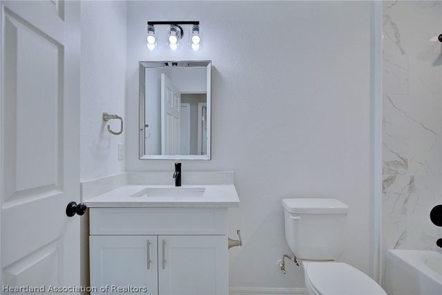 542 Vanguard Avenue NW, Lake Placid, FL 33852