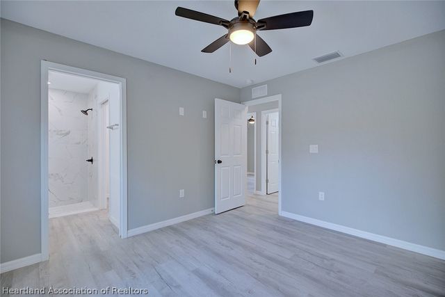 542 Vanguard Avenue NW, Lake Placid, FL 33852