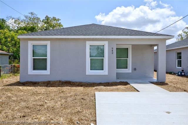 542 Vanguard Avenue NW, Lake Placid, FL 33852