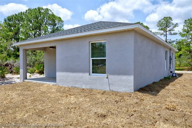 542 Vanguard Avenue NW, Lake Placid, FL 33852