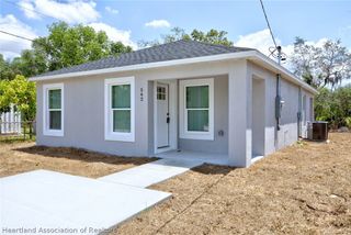 542 Vanguard Avenue NW, Lake Placid, FL 33852