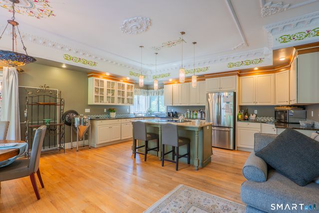 34 West Street, Newtown, CT 06470