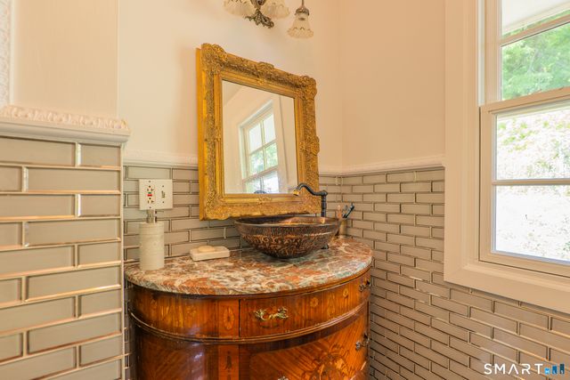 34 West Street, Newtown, CT 06470