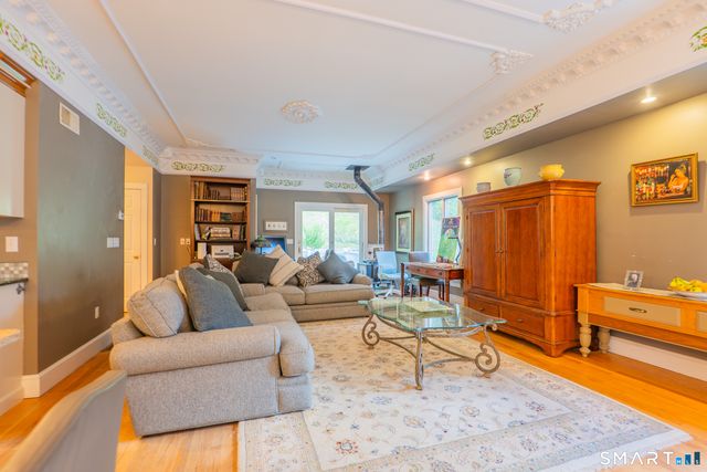 34 West Street, Newtown, CT 06470