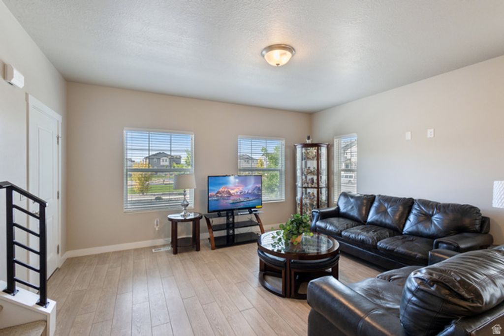 Image 6 of property listing at 7697 W KING TOP RD, Magna, UT 84044