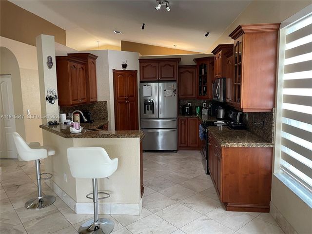 3725 NE 11th St, Homestead, FL 33033