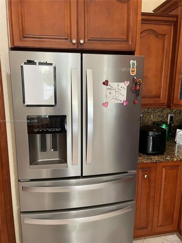 3725 NE 11th St, Homestead, FL 33033