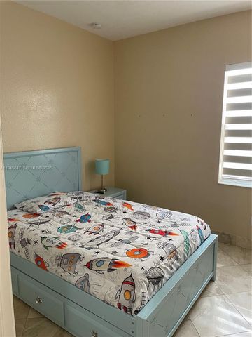 3725 NE 11th St, Homestead, FL 33033