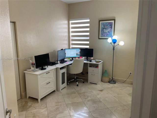 3725 NE 11th St, Homestead, FL 33033