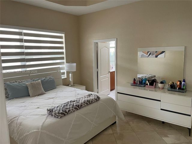 3725 NE 11th St, Homestead, FL 33033