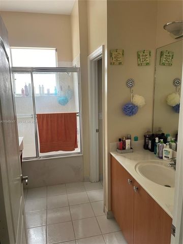 3725 NE 11th St, Homestead, FL 33033