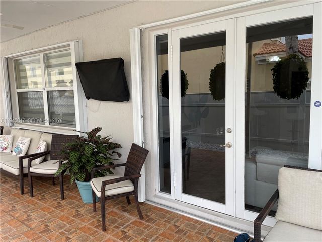 3725 NE 11th St, Homestead, FL 33033