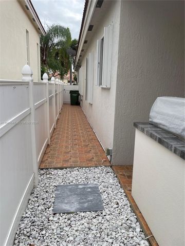 3725 NE 11th St, Homestead, FL 33033