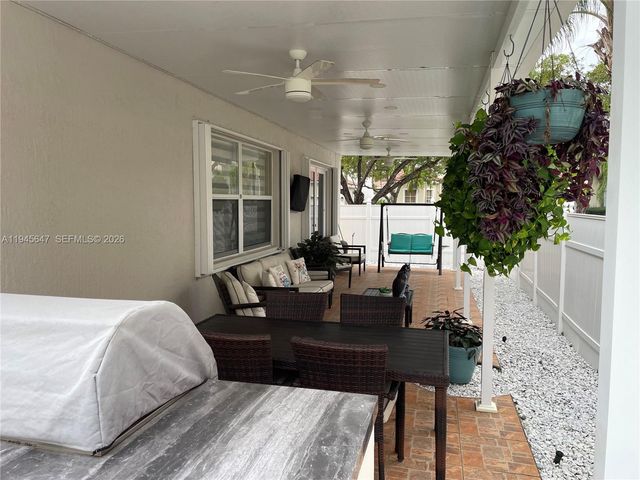 3725 NE 11th St, Homestead, FL 33033