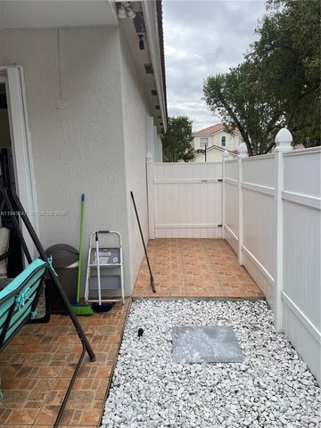 3725 NE 11th St, Homestead, FL 33033