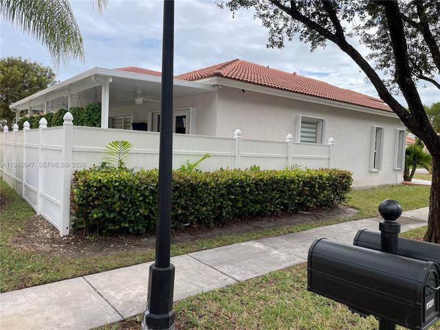 3725 NE 11th St, Homestead, FL 33033