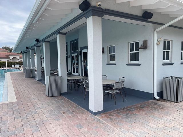 3725 NE 11th St, Homestead, FL 33033