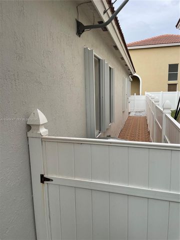 3725 NE 11th St, Homestead, FL 33033