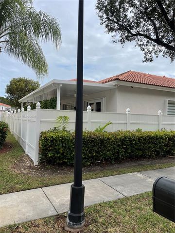3725 NE 11th St, Homestead, FL 33033