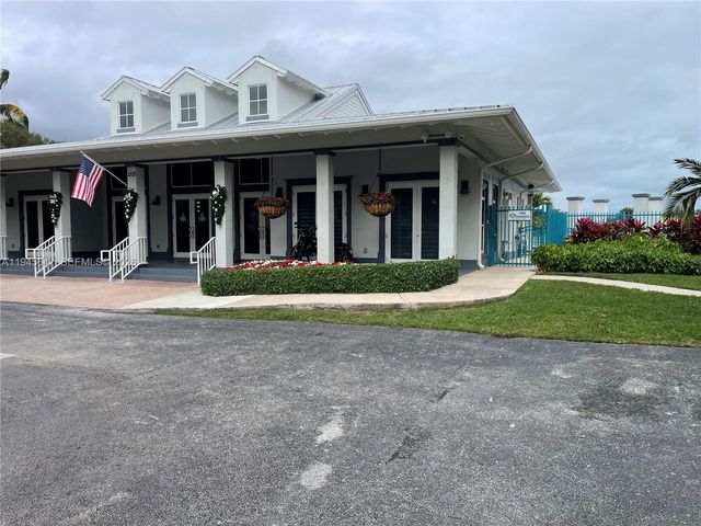 3725 NE 11th St, Homestead, FL 33033