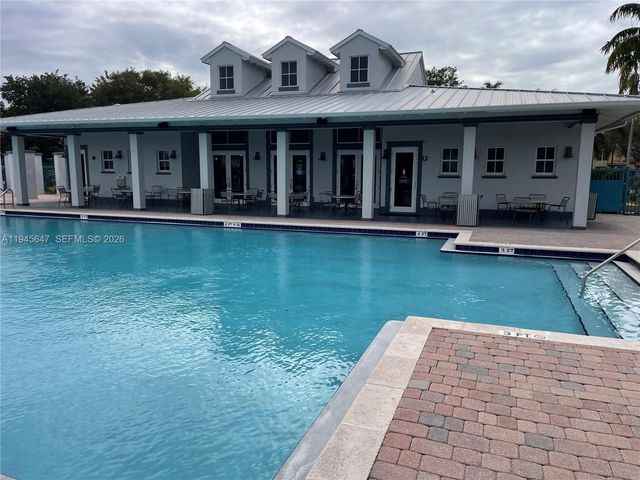 3725 NE 11th St, Homestead, FL 33033