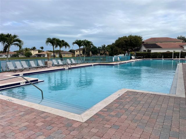 3725 NE 11th St, Homestead, FL 33033