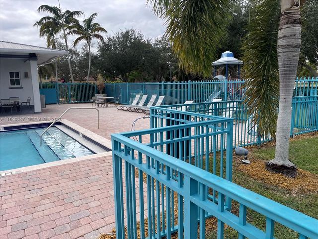 3725 NE 11th St, Homestead, FL 33033