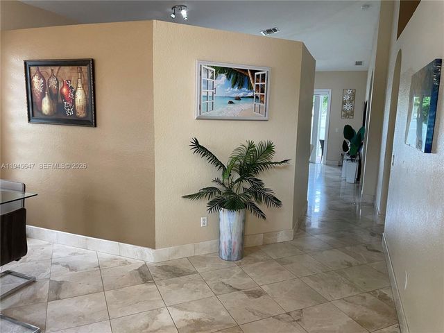 3725 NE 11th St, Homestead, FL 33033