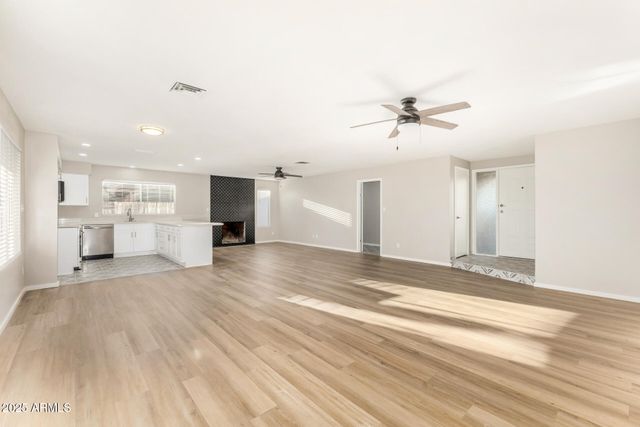 2207 W PORTOBELLO Avenue, Mesa, AZ 85202