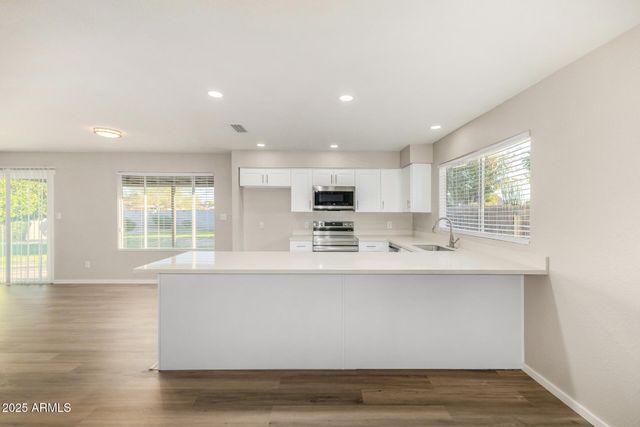 2207 W PORTOBELLO Avenue, Mesa, AZ 85202