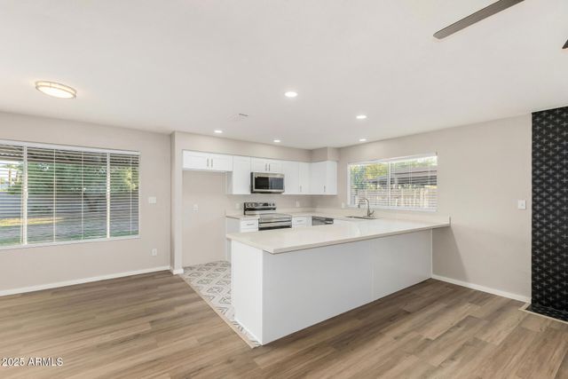 2207 W PORTOBELLO Avenue, Mesa, AZ 85202