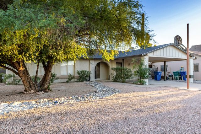 2207 W PORTOBELLO Avenue, Mesa, AZ 85202