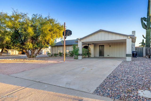 2207 W PORTOBELLO Avenue, Mesa, AZ 85202