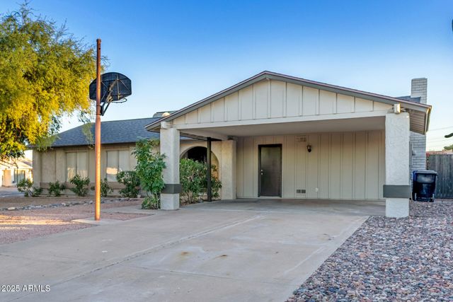 2207 W PORTOBELLO Avenue, Mesa, AZ 85202