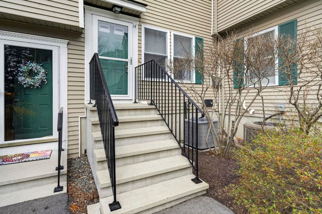 30 Charter St Unit 14, Exeter, NH 03833