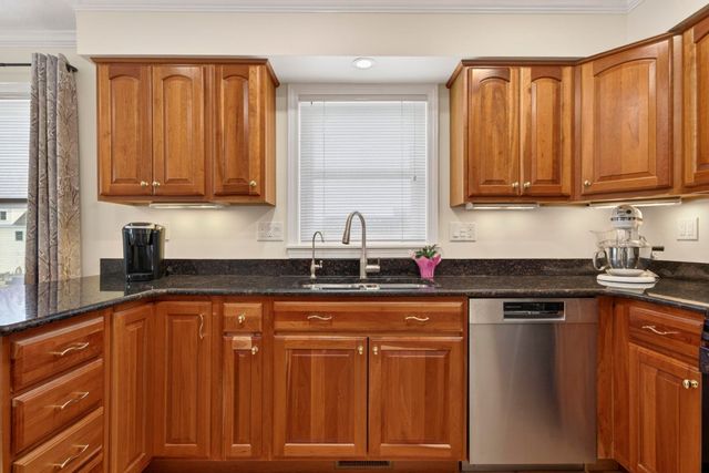 30 Charter St Unit 14, Exeter, NH 03833