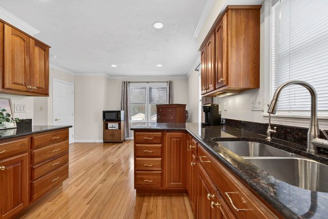 30 Charter St Unit 14, Exeter, NH 03833