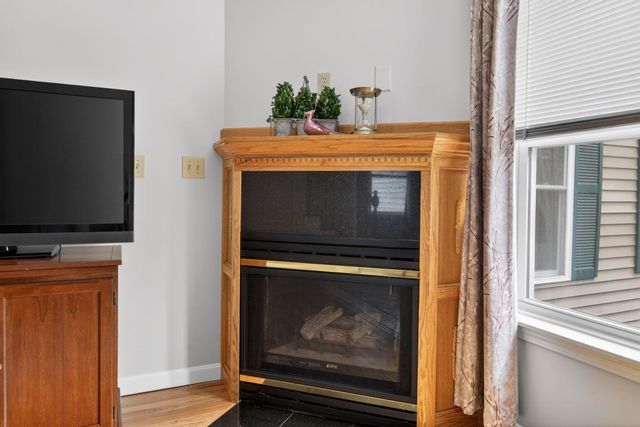 30 Charter St Unit 14, Exeter, NH 03833