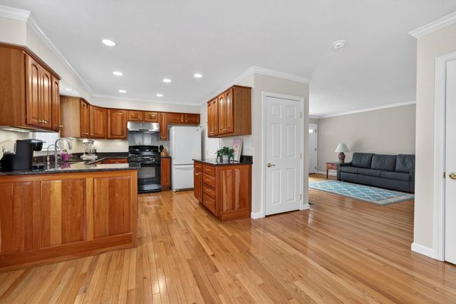 30 Charter St Unit 14, Exeter, NH 03833