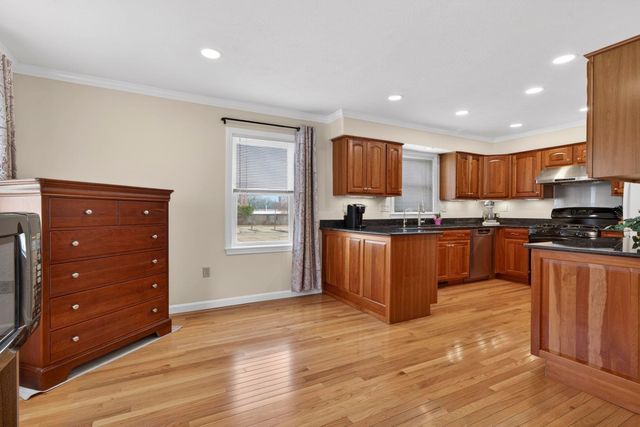 30 Charter St Unit 14, Exeter, NH 03833