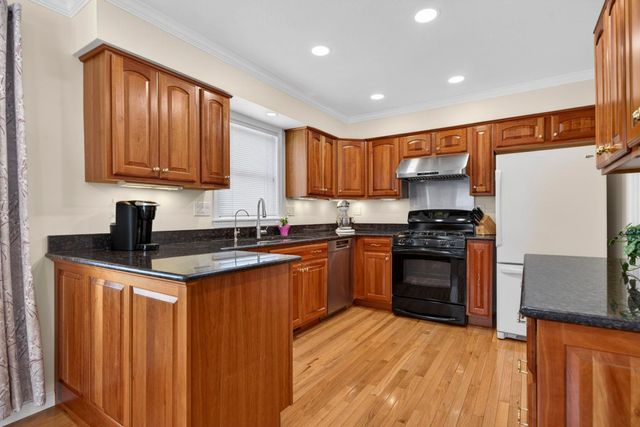 30 Charter St Unit 14, Exeter, NH 03833