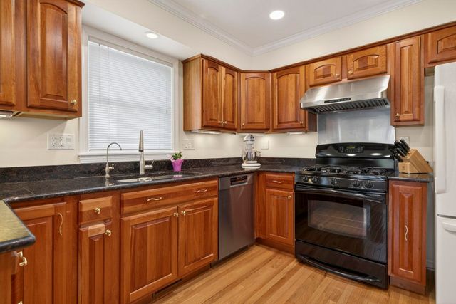 30 Charter St Unit 14, Exeter, NH 03833