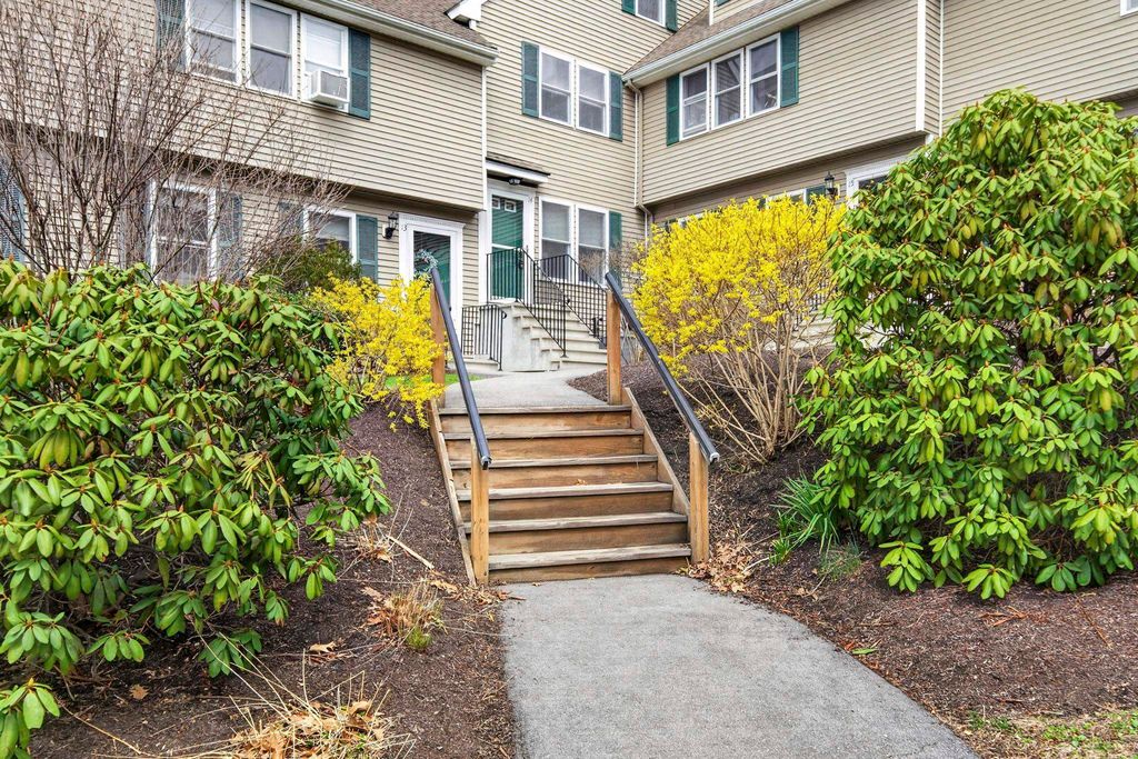 30 Charter St Unit 14, Exeter, NH 03833