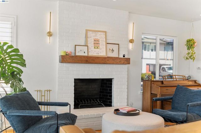 10774 Hellman St, Oakland, CA 94605