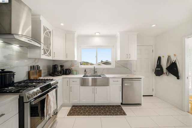 10774 Hellman St, Oakland, CA 94605