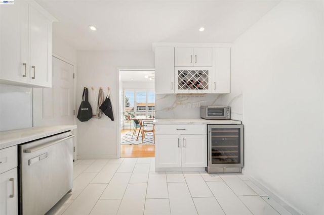 10774 Hellman St, Oakland, CA 94605