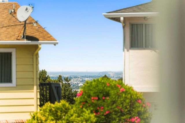 10774 Hellman St, Oakland, CA 94605